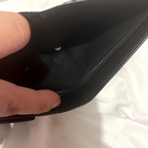 PRELOVED GUCCI
Vintage Leather Compact Wallet BLACK - Picture 7 of 8